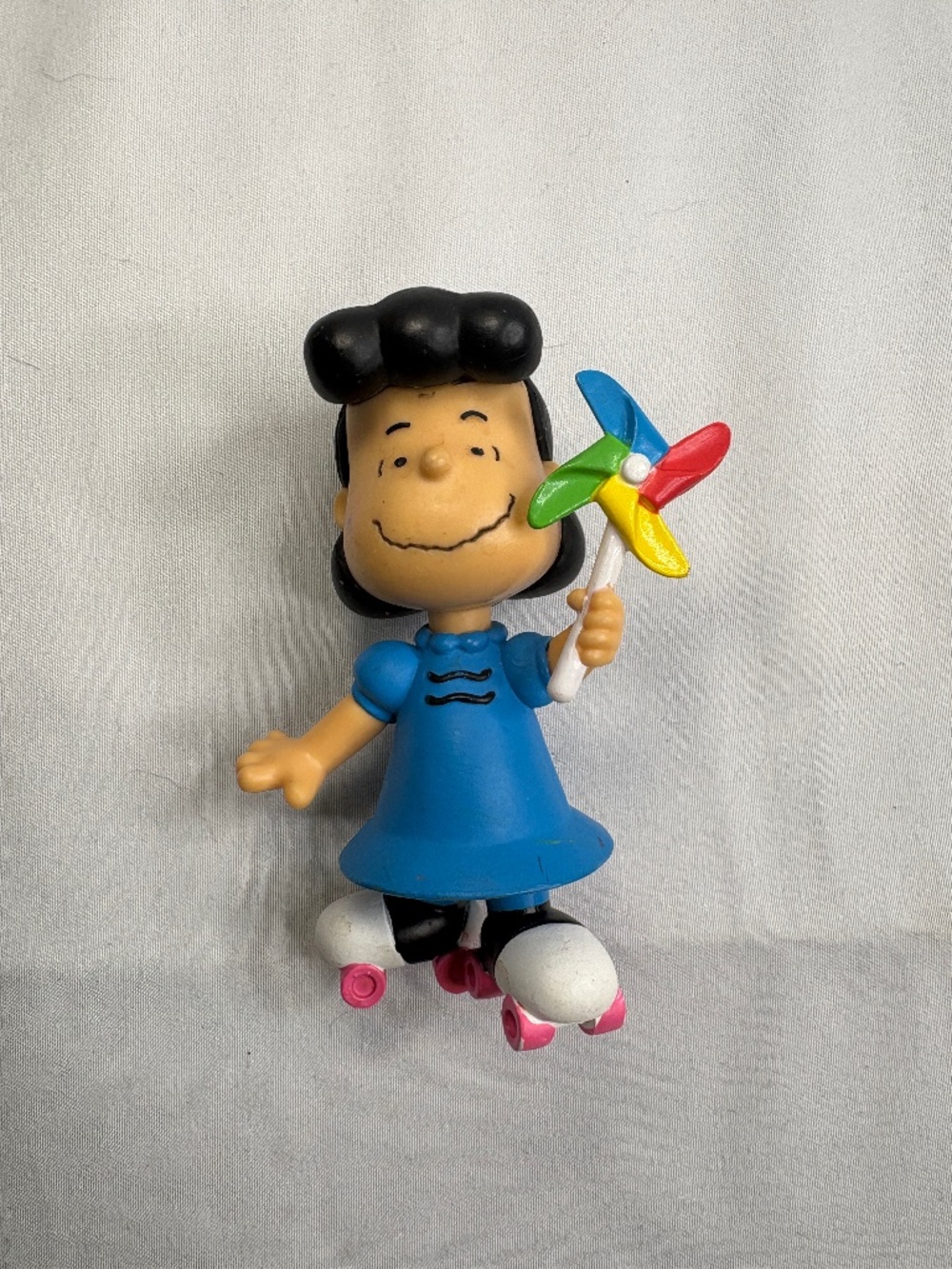 Peanuts Collector’s Figure PVC Figurine Lucy on Skates w/ Pinwheel Cake Topper